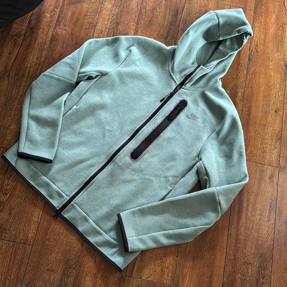 Nike Jackets & Blazers - Nike Green Zip-Up Hoodie